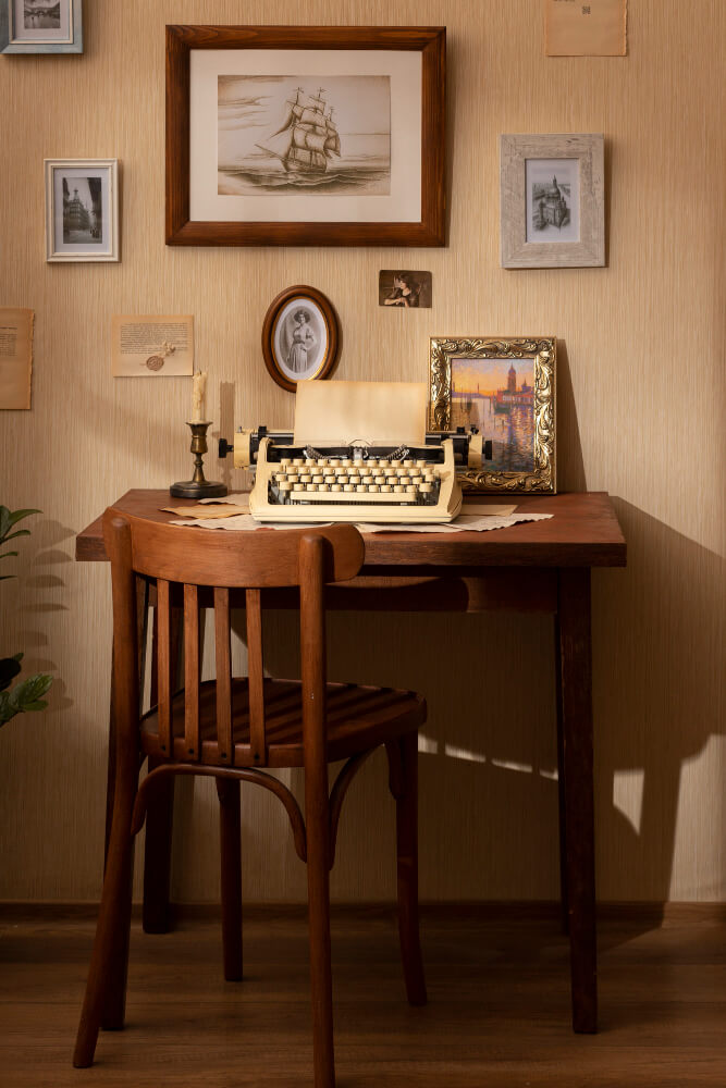 04Founder's Desk